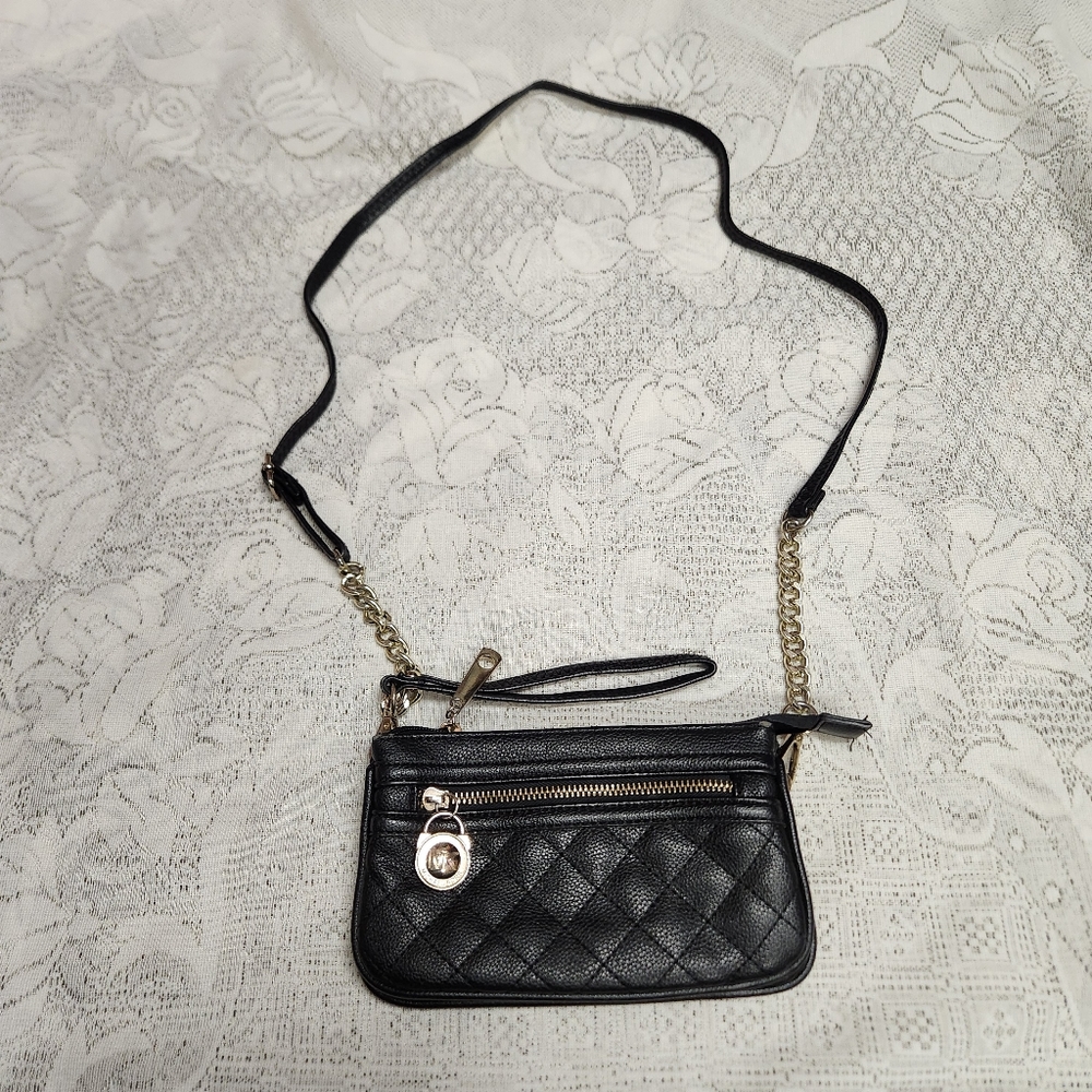 Micheal Kors black leather zipper crossbody purse; removable & adjustable strap.